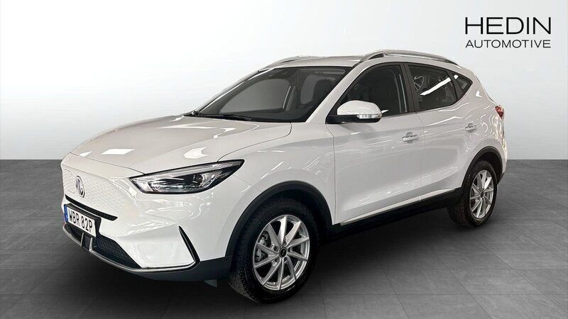 Vit (white) Begagnad 2023 MG ZS Comfort Sedan | 309 900 kr (Marknadspris) - Bild 1/4