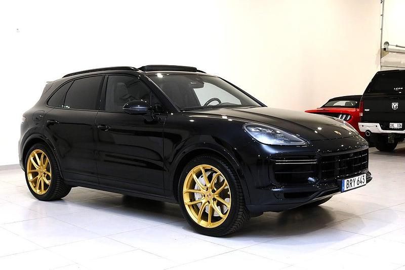 Begagnad Porsche Cayenne Turbo 549 HK (403 kW) 2018 Svart SUV