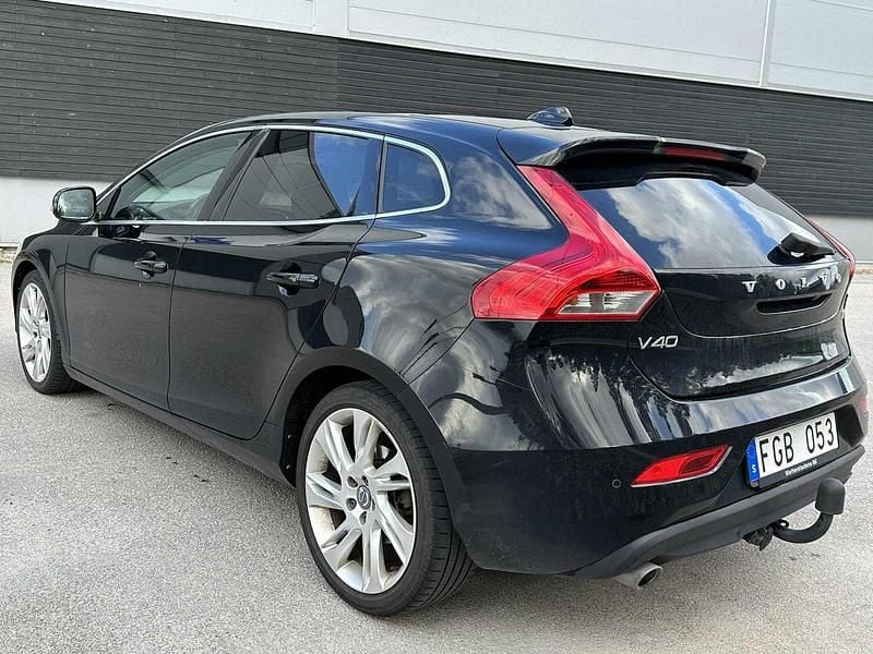 Svart Begagnad 2013 Volvo V40 Kombi | 87 900 kr (Marknadspris) - Bild 1/4