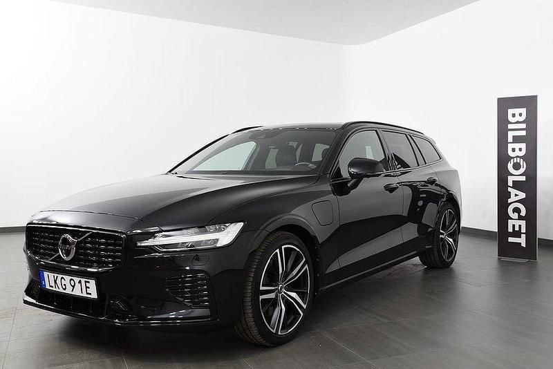 Svart Begagnad 2022 Volvo V60 R-Design Kombi | 445 800 kr (Marknadspris) - Bild 1/4