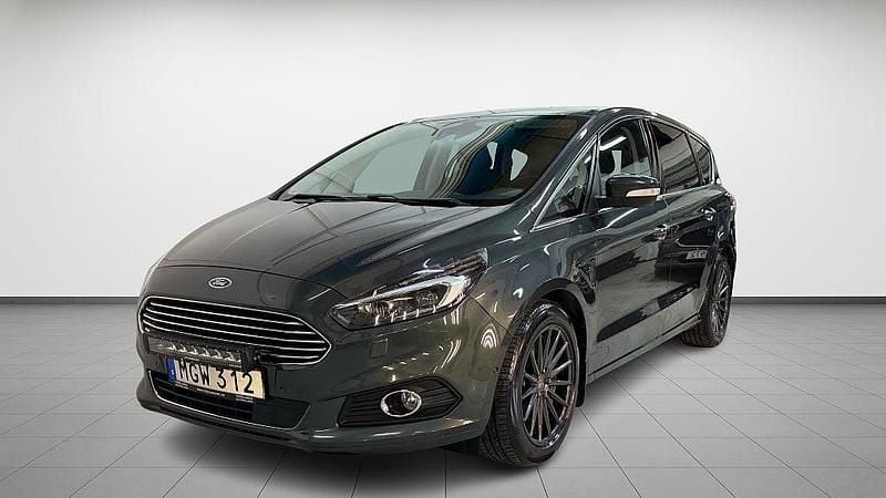 Grön Begagnad 2016 Ford S-MAX Business Edition Minibuss | 179 900 kr (Marknadspris) - Bild 1/4