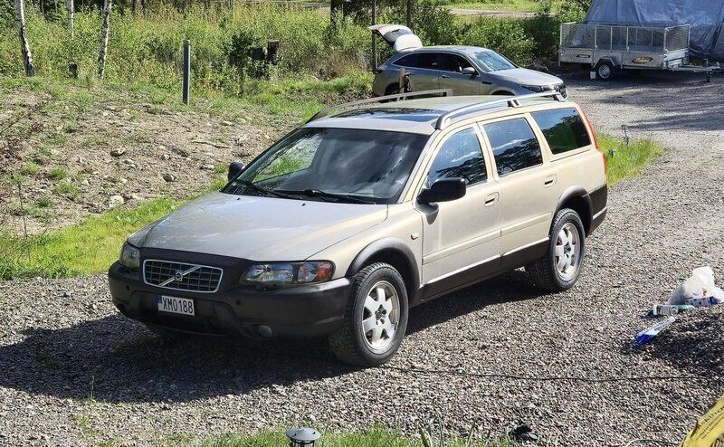 Silver Begagnad 2002 Volvo XC70 SUV | 31 500 kr (Marknadspris) - Bild 1/1