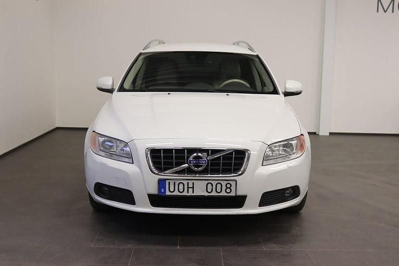 Begagnad Volvo V70 Summum 214 HK (157 kW) 2012 Vit Kombi