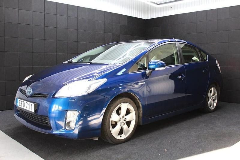 Mörkblå (blå) Begagnad 2011 Toyota Prius Halvkombi | 94 000 kr (Marknadspris) - Bild 1/4