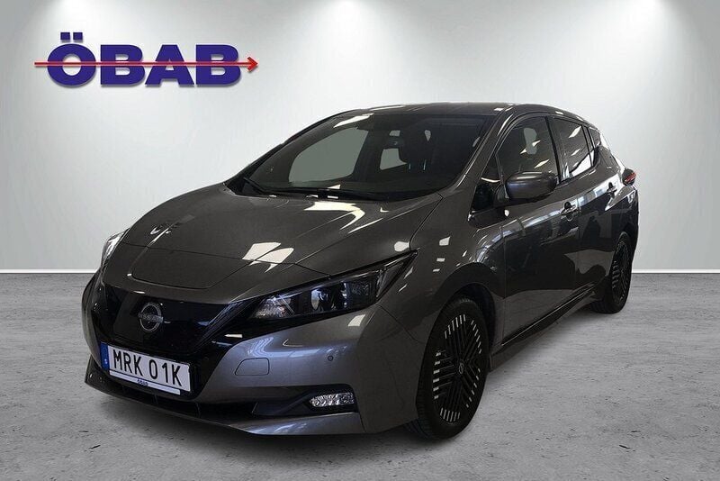Grå Begagnad 2022 Nissan Leaf N-Connecta Halvkombi | 199 800 kr (Marknadspris) - Bild 1/4