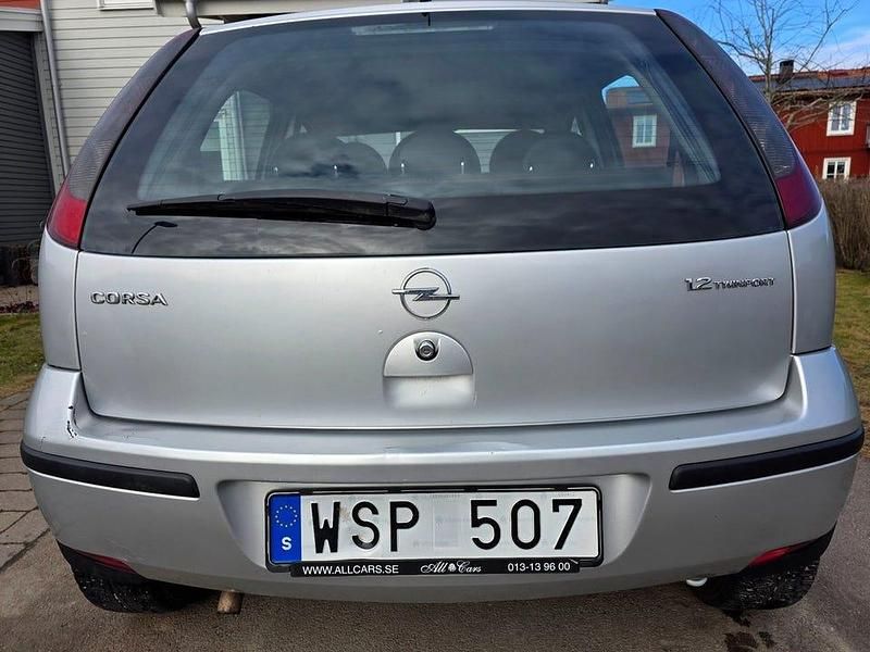 Begagnad Opel Corsa 80 HK (58 kW) 2005 Gråmetallic Halvkombi