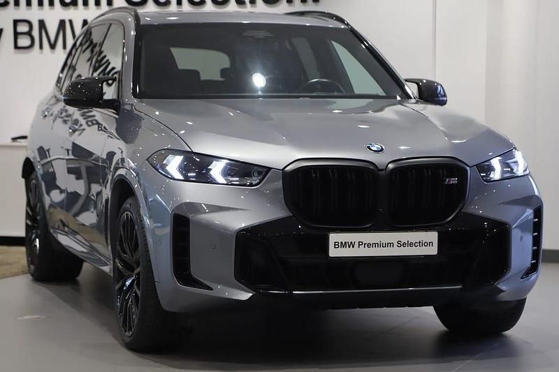 Grå Begagnad 2023 BMW X5 M Sport SUV | 1 059 000 kr - Bild 1/3