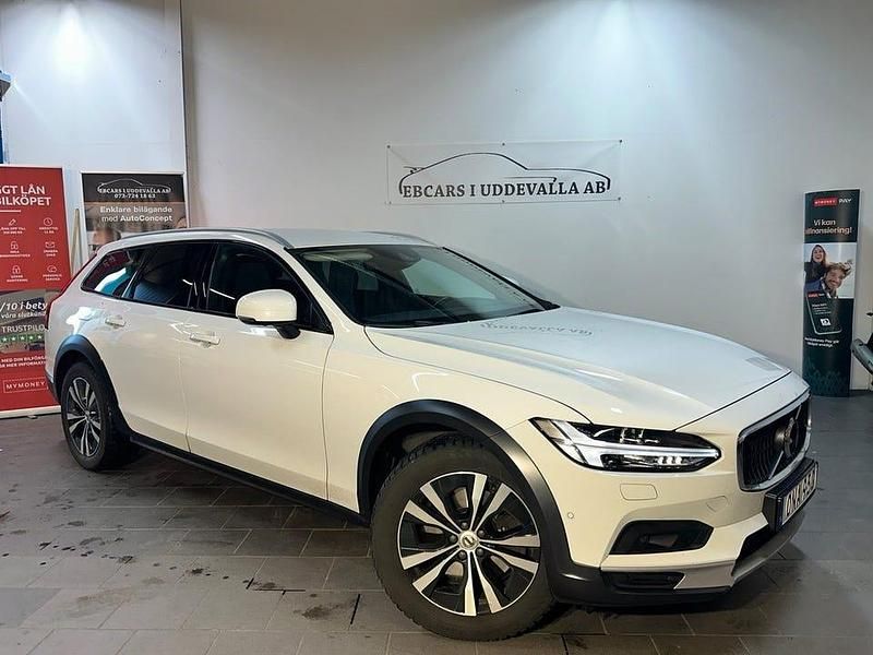 Vit Begagnad 2020 Volvo V90 CC Momentum Kombi | 289 900 kr (Marknadspris) - Bild 1/4