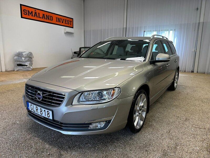 Ljusbrun (brunmetallic) Begagnad 2015 Volvo V70 Summum Kombi | 259 900 kr - Bild 1/4