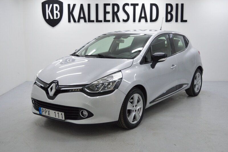 Silver Begagnad 2013 Renault Clio IV Dynamique Halvkombi | 74 900 kr (Lite dyr) - Bild 1/4