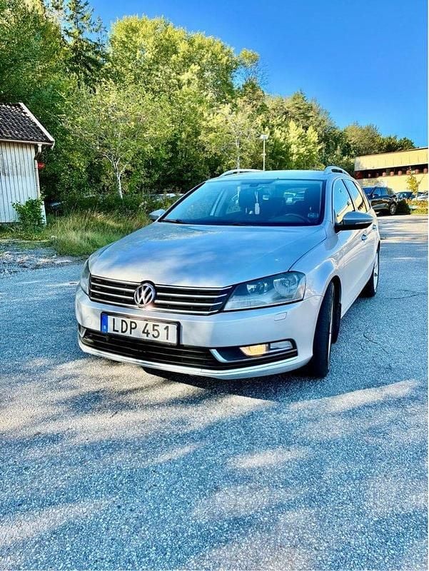 Silver Begagnad 2011 VW Passat Kombi | 67 000 kr (Marknadspris) - Bild 1/4