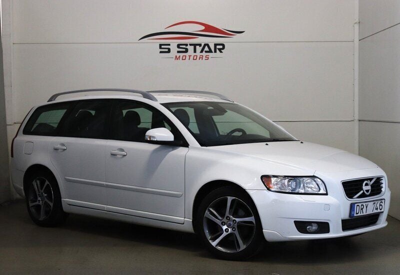 Vit Begagnad 2012 Volvo V50 Momentum Kombi | 74 900 kr (Marknadspris) - Bild 1/4