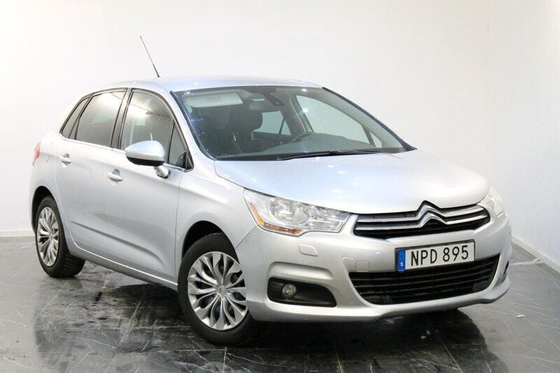 Silver Begagnad 2011 Citroën C4 Halvkombi | 59 900 kr (Marknadspris) - Bild 1/4
