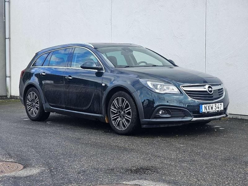Grön Begagnad 2017 Opel Insignia Country Tourer Business Kombi | 122 000 kr (Bra pris) - Bild 1/4