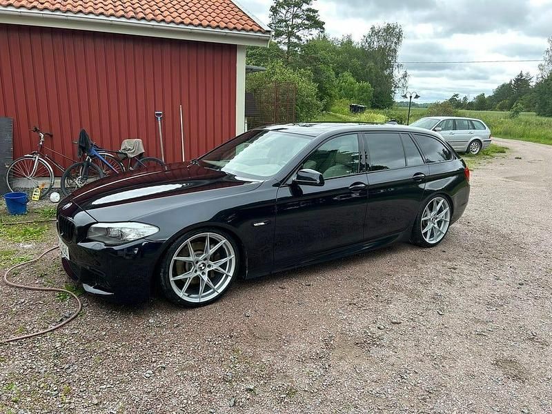 Begagnad 2011 BMW 530 Kombi | 125 000 kr (Dyr) - Bild 1/4