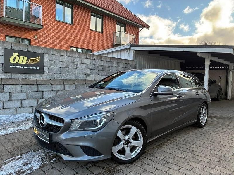 Grå Begagnad 2016 Mercedes CLA220 Shooting Brake Kombi | 169 000 kr (Marknadspris) - Bild 1/4