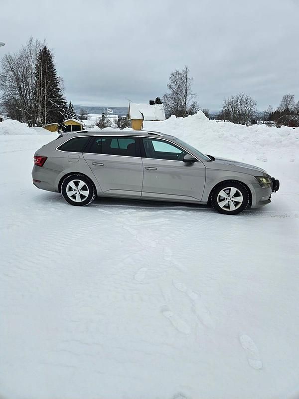 Begagnad Skoda Superb 190 HK (139 kW) 2017 Kombi