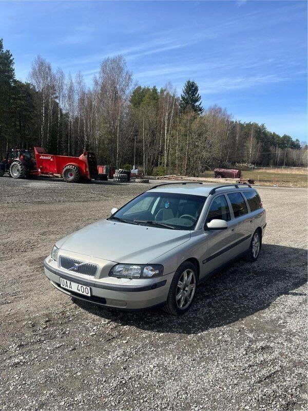 Grå Begagnad 2003 Volvo V70 Kombi | 20 000 kr (Bra pris) - Bild 1/4