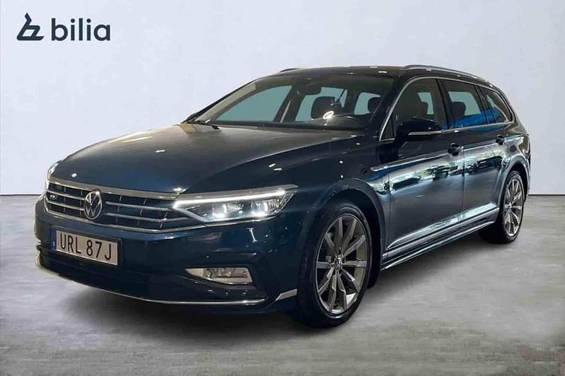 Blå Begagnad 2021 VW Passat Kombi | 248 000 kr (Marknadspris) - Bild 1/1