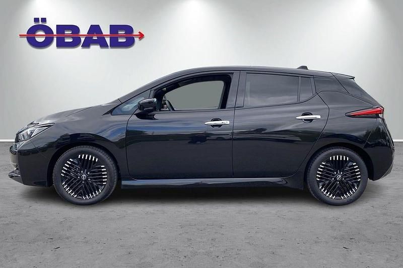 Begagnad Nissan Leaf N-Connecta 110 kW (150 HK) 2022 Svart Halvkombi