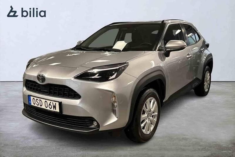 Silver Begagnad 2024 Toyota Yaris Cross SUV | 259 900 kr (Bra pris) - Bild 1/1