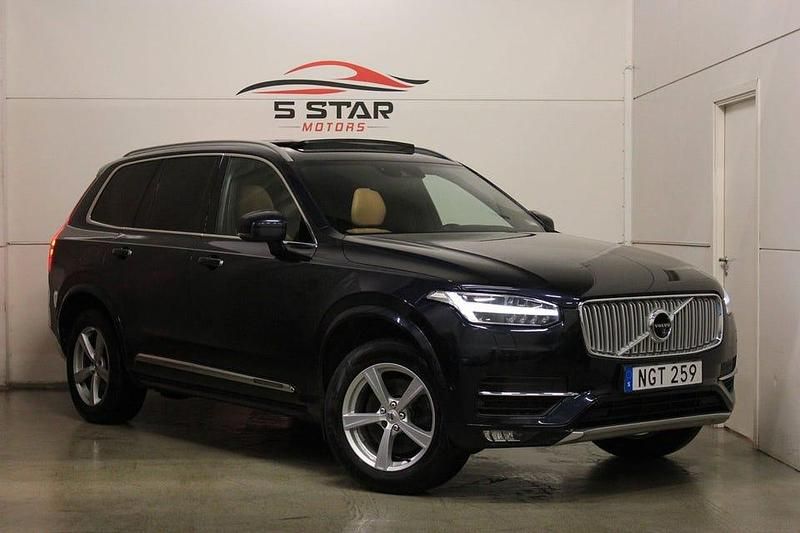 Mörkblå Begagnad 2016 Volvo XC90 Inscription SUV | 342 900 kr (Lite dyr) - Bild 1/4