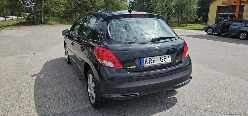 Svart Begagnad 2010 Peugeot 207 Halvkombi | 30 000 kr (Bra pris) - Bild 1/4