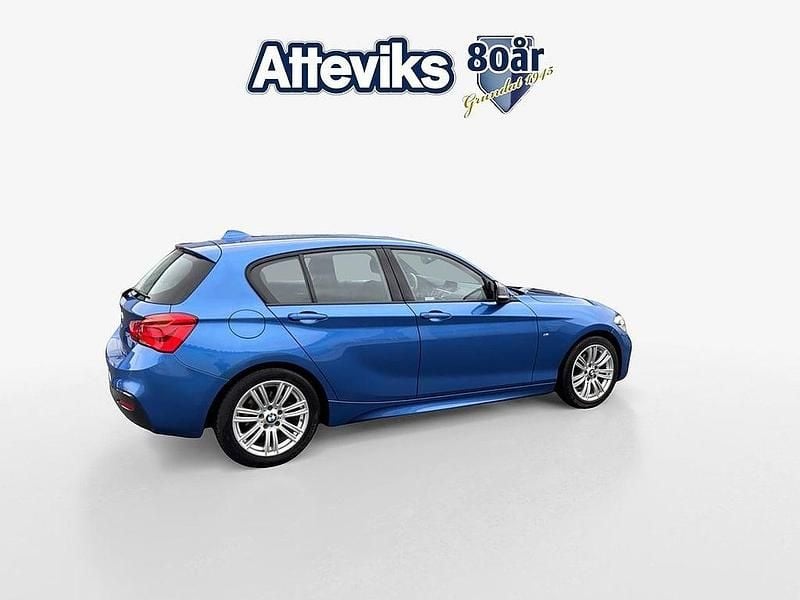 Blå Begagnad 2017 BMW 118 M Sport Halvkombi | 159 900 kr (Marknadspris) - Bild 1/4