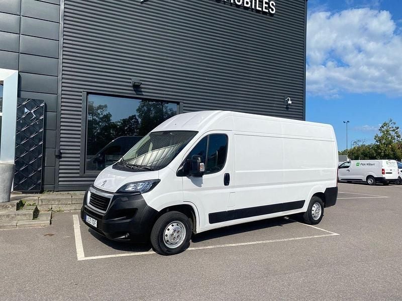 Vit Begagnad 2022 Peugeot Boxer Van | 287 375 kr (Bra pris) - Bild 1/4