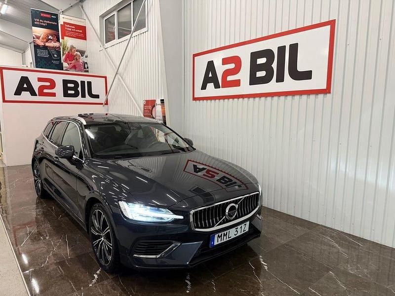Grå Begagnad 2020 Volvo V60 Inscription Kombi | 334 900 kr (Marknadspris) - Bild 1/4