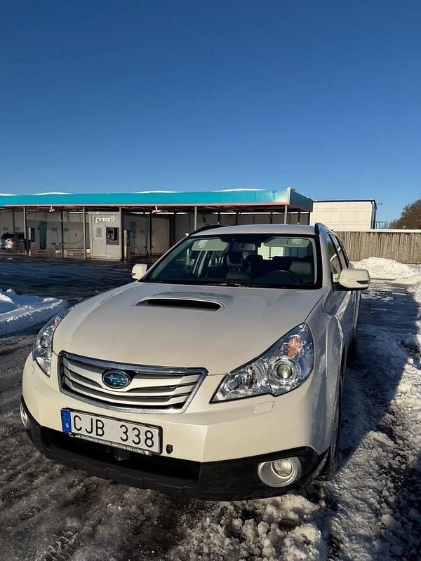 Begagnad 2011 Subaru Outback Kombi | 34 500 kr (Bra pris) - Bild 1/4
