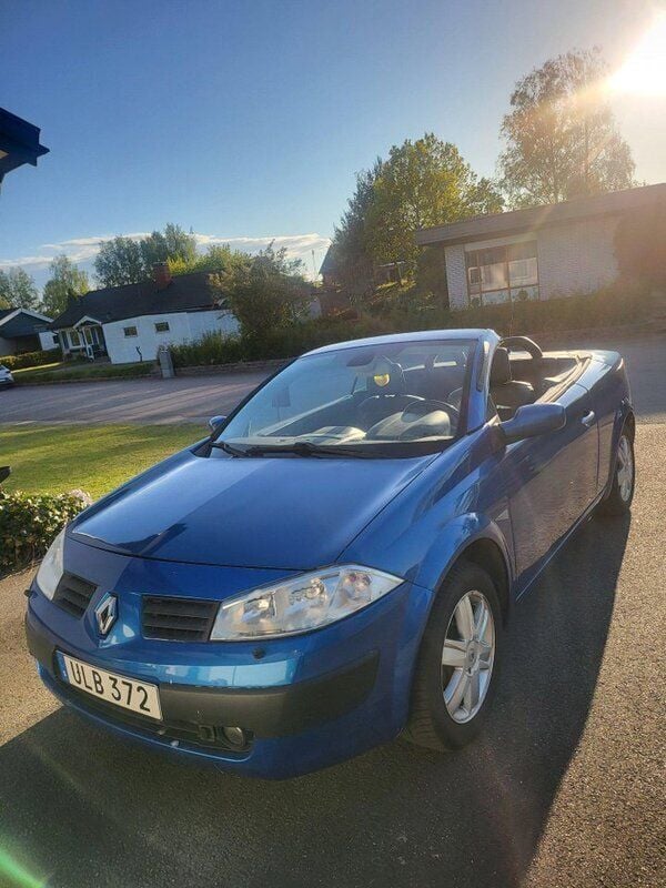Blå Begagnad 2004 Renault Mégane Cabriolet Cab | 25 000 kr (Bra pris) - Bild 1/4