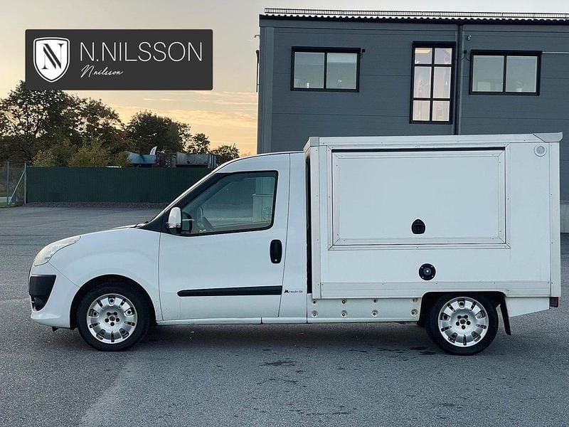 Begagnad Fiat Doblò 90 HK (66 kW) 2013 Vit Minibuss