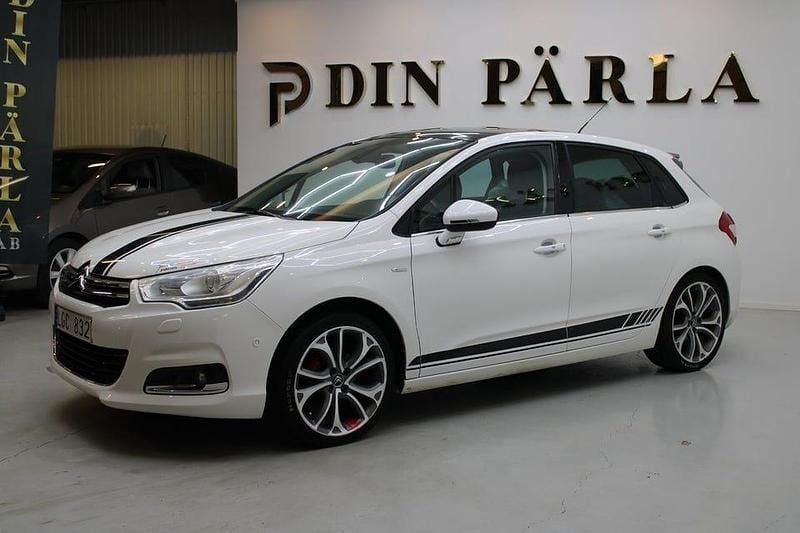 Begagnad Citroën C4 112 HK (82 kW) 2011 Vit Halvkombi