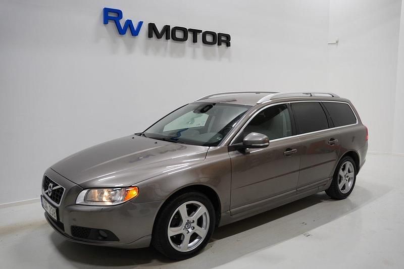 Grå Begagnad 2011 Volvo V70 Summum Kombi | 99 800 kr (Marknadspris) - Bild 1/4