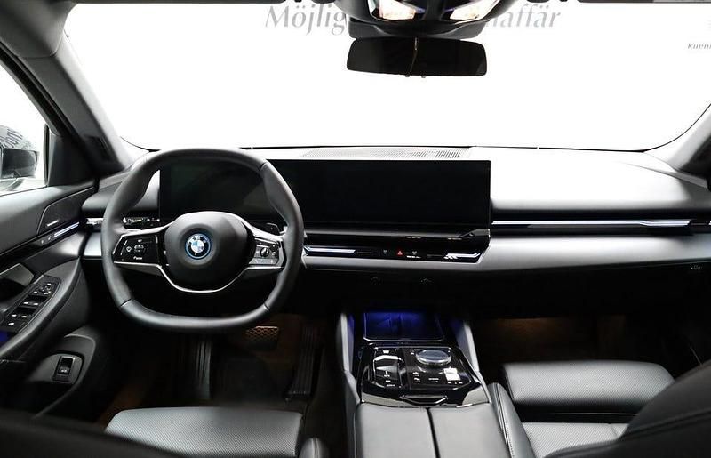 Begagnad BMW 530 299 HK (219 kW) 2025 Sophisto grey brilliant effect Kombi