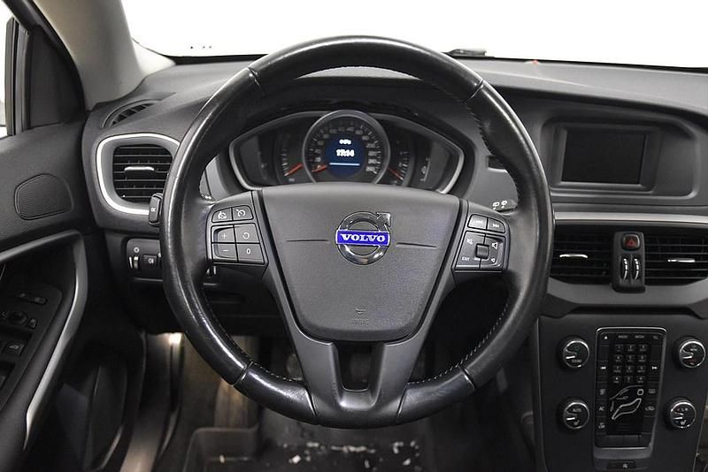 Begagnad Volvo V40 116 HK (85 kW) 2014 Vit Halvkombi