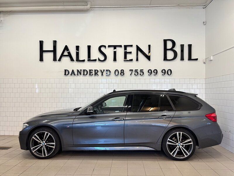Grå (grå metallic) Begagnad 2017 BMW 330 M Sport Kombi | 249 000 kr (Marknadspris) - Bild 1/4