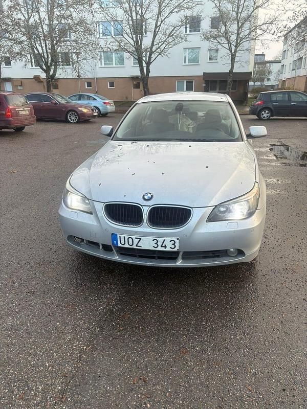 Begagnad 2004 BMW 530 Sedan | 44 000 kr (Superpris) - Bild 1/4