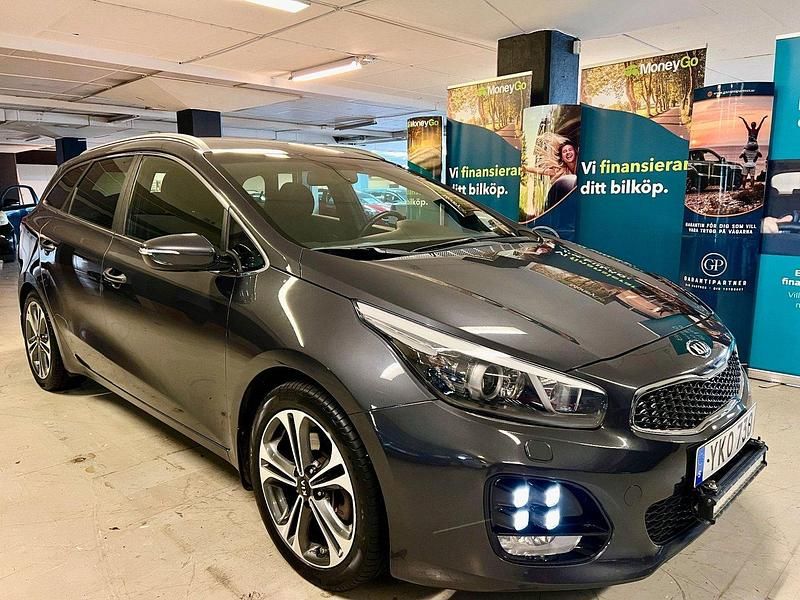 Grå Begagnad 2017 Kia Ceed Sportswagon GT-Line Kombi | 134 900 kr (Marknadspris) - Bild 1/4