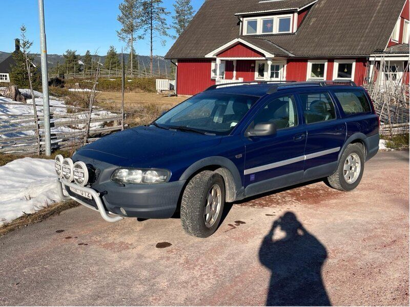 Blå Begagnad 2002 Volvo XC70 Ocean Race SUV | 35 000 kr (Marknadspris) - Bild 1/3