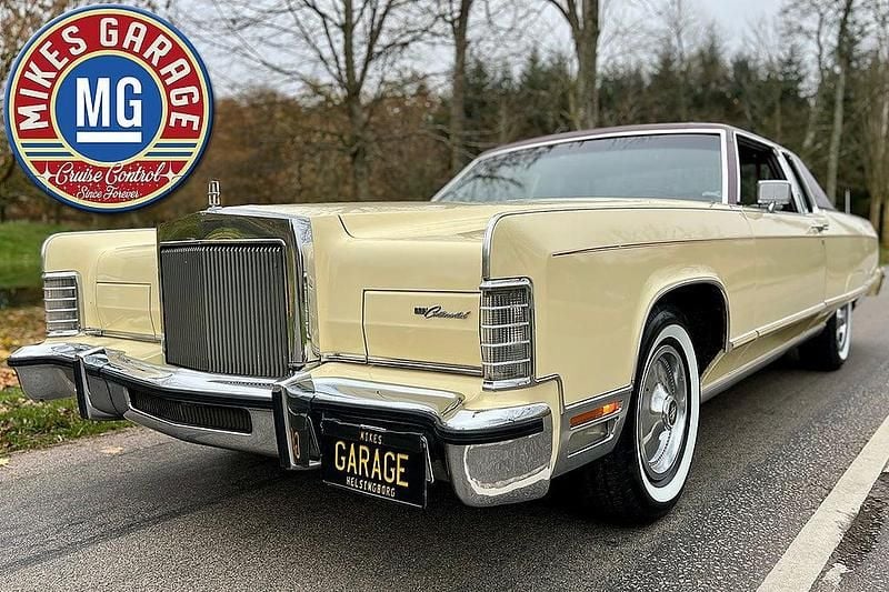Begagnad Lincoln Town Car 208 HK (152 kW) 1977 Cream / bordeaux Sedan