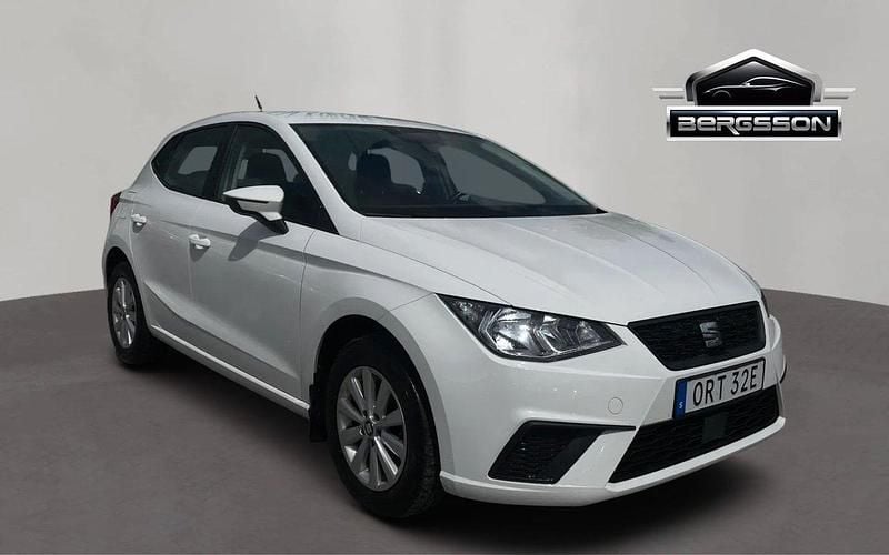 Vit Begagnad 2021 Seat Ibiza Comfort Halvkombi | 159 900 kr (Marknadspris) - Bild 1/4