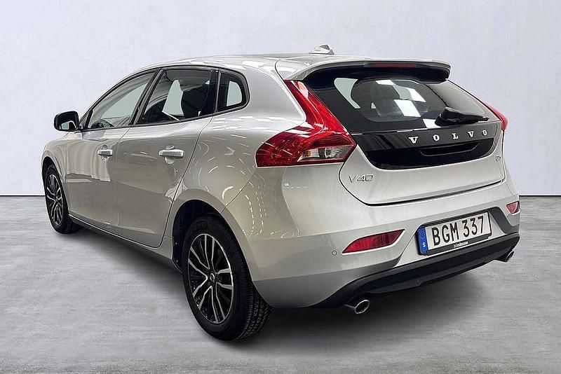 Begagnad Volvo V40 Business Edition 151 HK (111 kW) 2016 Silver Halvkombi