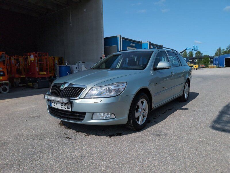 Grön Begagnad 2012 Skoda Octavia Elegance Kombi | 44 000 kr (Bra pris) - Bild 1/4