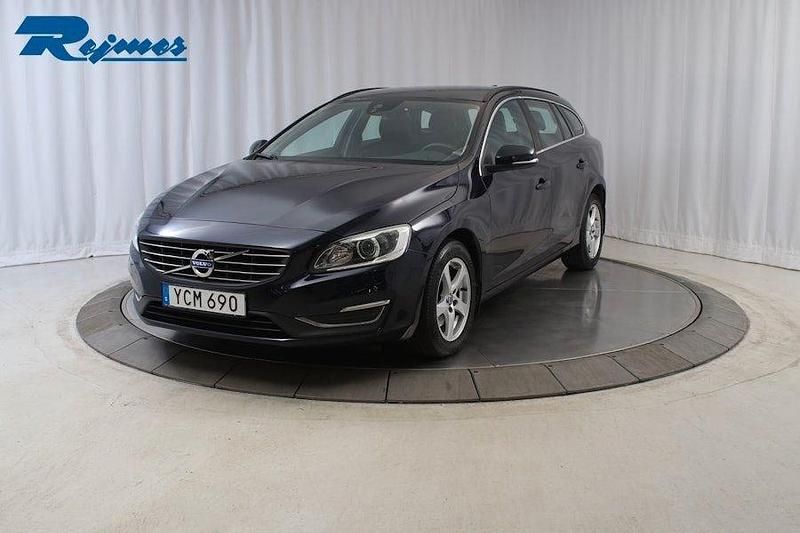 Mörkblå Begagnad 2016 Volvo V60 Business Edition Kombi | 139 100 kr (Marknadspris) - Bild 1/4