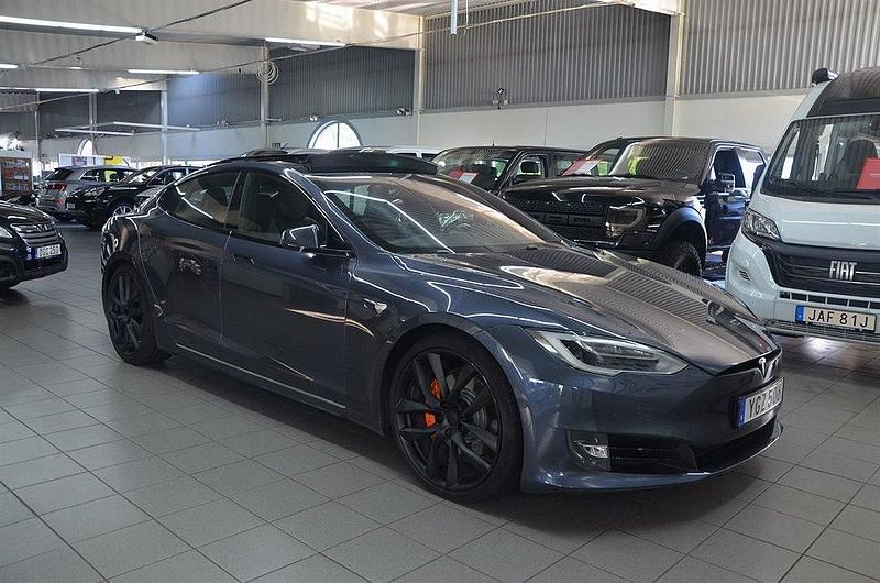 Grå Begagnad 2017 Tesla Model S Sedan | 319 900 kr (Marknadspris) - Bild 1/4