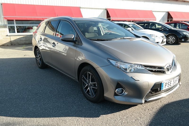 Toyota auris e15