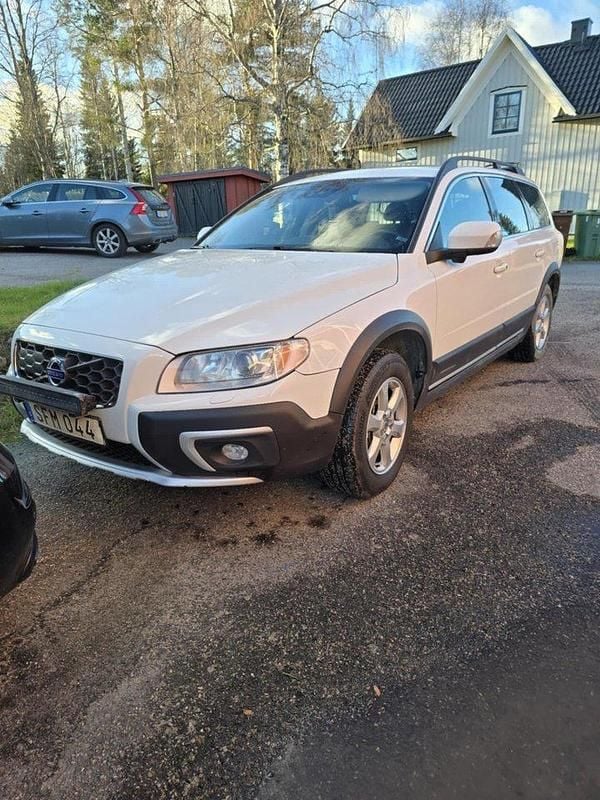 Vit Begagnad 2015 Volvo XC70 Momentum SUV | 134 000 kr (Bra pris) - Bild 1/4