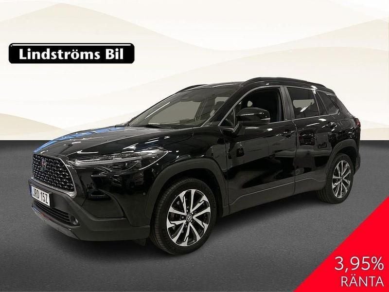 Svart Begagnad 2023 Toyota Corolla Cross Style SUV | 339 900 kr (Marknadspris) - Bild 1/3